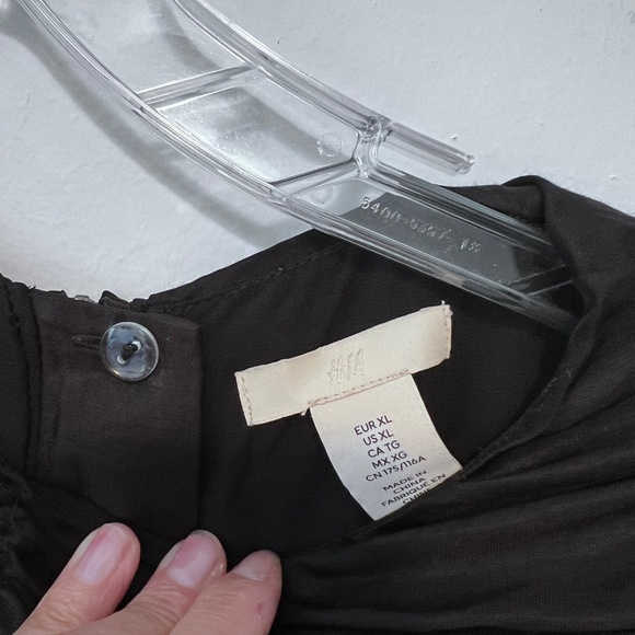 H&M Black Poof Sleeve Ruched Front, Back Sleeve Full Zip back Goth Romantic XL - Picture 2 of 12